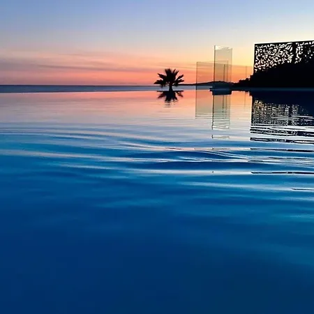 06g - Family Cocoon - Rooftop Pool - Car Park Apartment *