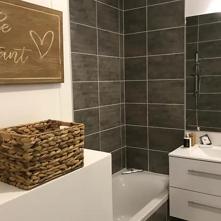 06g - Family Cocoon - Rooftop Pool - Car Park Apartment *
